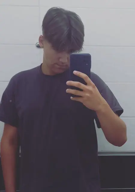 Я Максим, 18, из Черновцов, ищу знакомства без обязательств