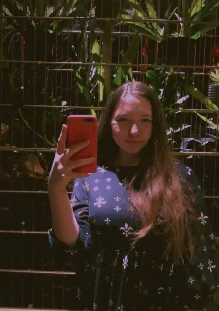 Алиса из Черновцов, мне 22, познакомлюсь для общения