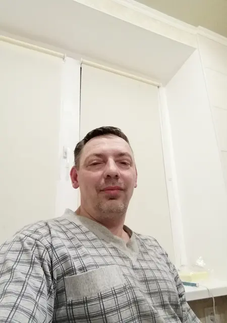 Я Саша, 48 років з Дніпра, шукаю знайомства на одну ніч