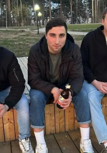 Я Эдик, 27, знакомлюсь на одну ночь в Франкфурте-на-майне