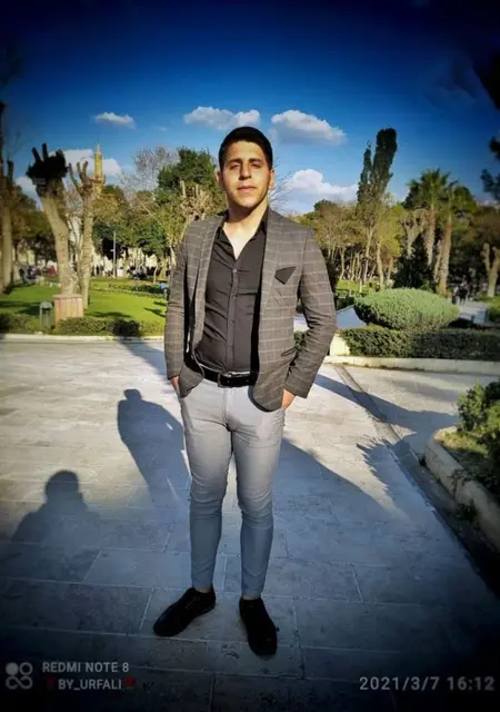 Я Hseyin Bey, 22, из Стамбула, ищу знакомство