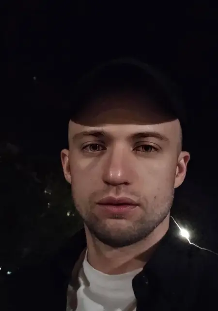 Я Артем, 20 років з Запоріжжя, шукаю знайомства без зобов'язань