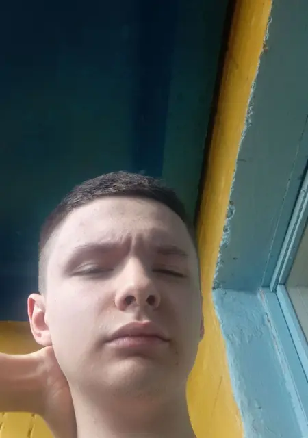 Олесь из Марганца, мне 21, познакомлюсь на одну ночь