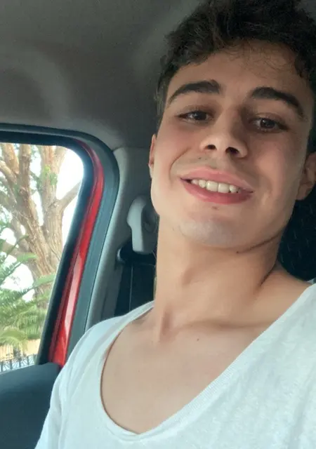 Manel из Монроч, мне 23, познакомлюсь для общения