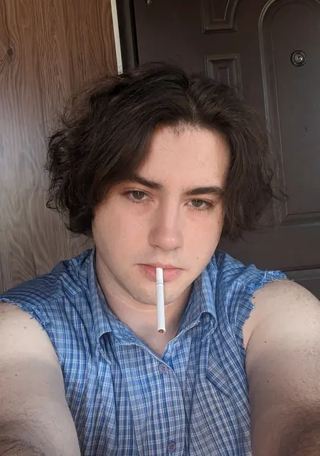 Влад з Новомосковськ, мені 21 років, познайомлюсь для спілкування