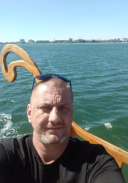 Василий из Кривого Рога, мне 46, познакомлюсь на одну ночь