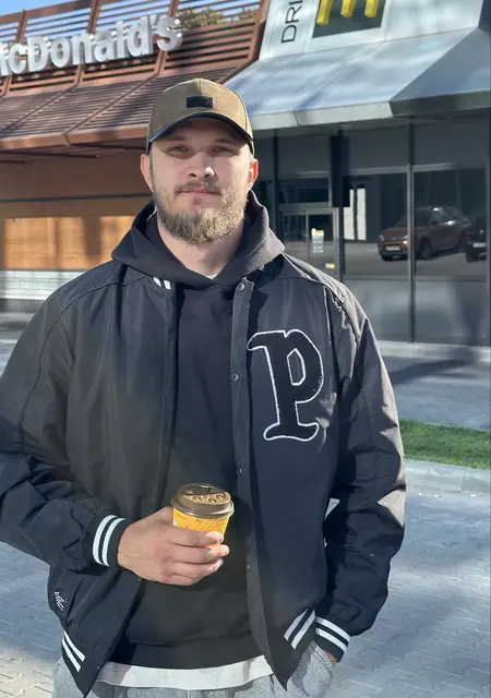 Я Ростик, 24 років, знайомлюсь без зобов'язань у Черкасах