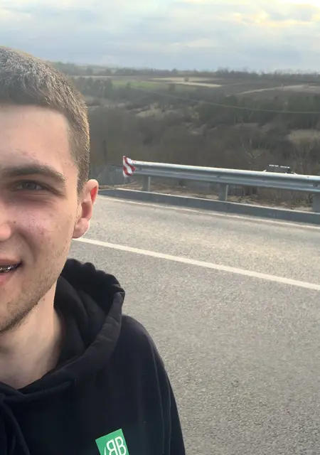 Я Фёдор, 29, из Харькова, ищу знакомство для приятного времяпровождения