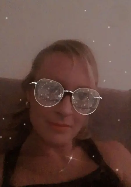 I'm Karla, 37 from London, seeking connections