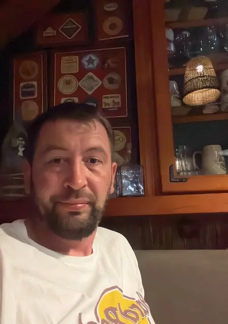 Виталий из Мелитополя, ищу на сайте общение