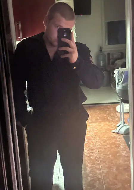 Максим из Одессы, мне 21, познакомлюсь на одну ночь