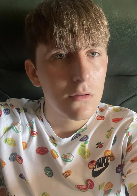 Я Максим, 22, из Ужгорода, ищу знакомства без обязательств