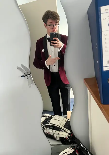 I'm Oliver, 20, looking to meet for virtual conversation in Sutton Coldfield