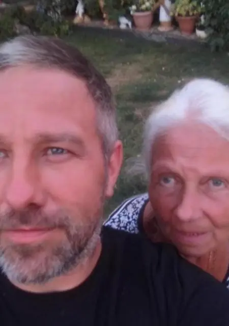 Lonnie from Luton, looking for pleasant pastime