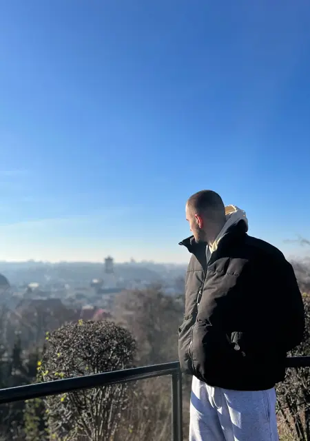 Андрей з Житомира, мені 21 років, познайомлюсь для спільних подорожей