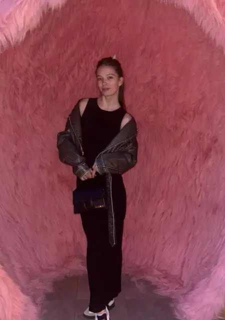 Soy Miriam, 20 años, conociéndome para relación sin ataduras en Madrid