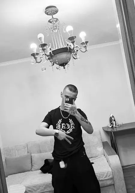 Я Максим, 18, знакомлюсь на одну ночь в Мозыре