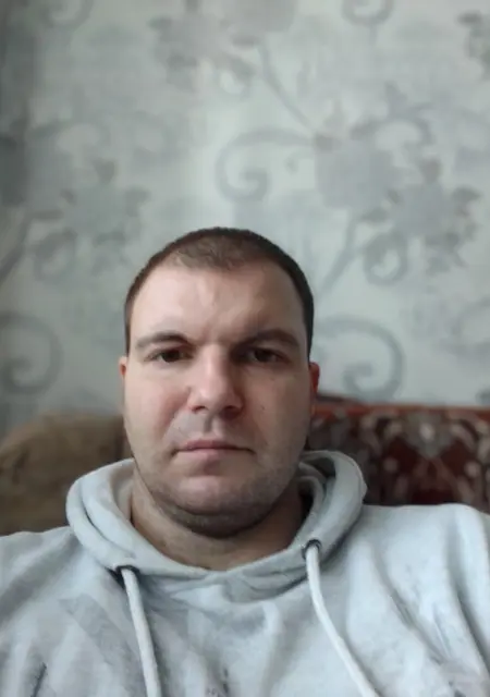 Я Денис, 34 років з Чернігова, шукаю знайомства без зобов'язань