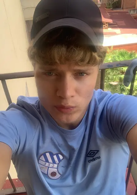 Junior из Баньолес, ищу на сайте знакомства на одну ночь