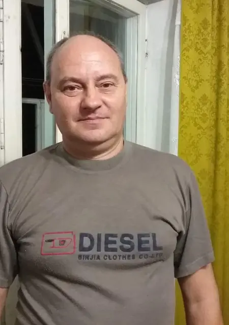 Санёк из Харькова, ищу на сайте знакомства на одну ночь