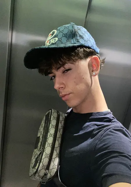 Emmanuel из Барселоны, ищу на сайте знакомства на одну ночь