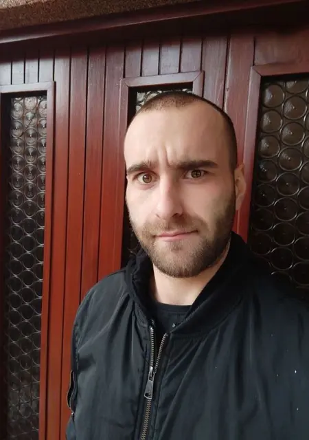 I'm Robi, 27, looking to meet in London