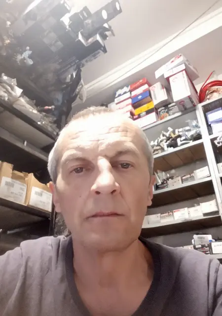 Влад из Черновцов, ищу на сайте знакомства без обязательств