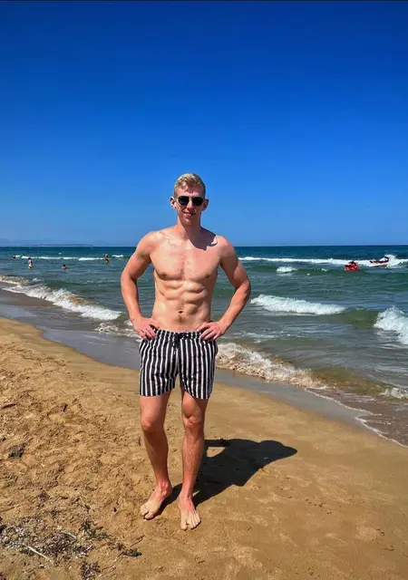 Я Дмитрий, 28, знакомлюсь для приятного времяпровождения в Киеве