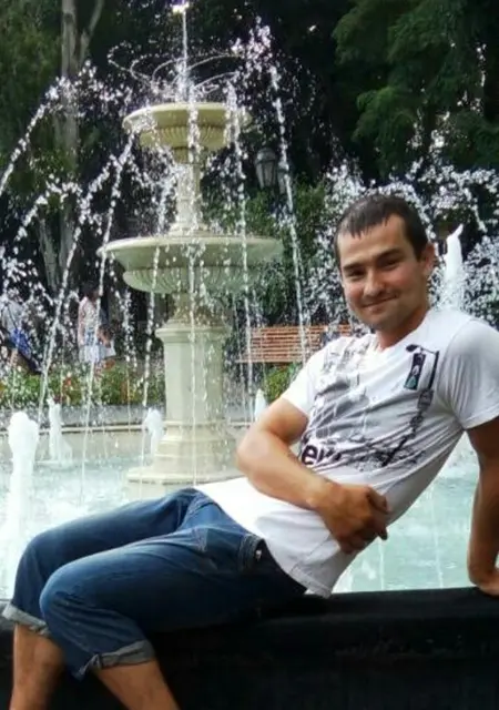 Я Денис, 32 років, знайомлюсь для постійних стосунків у Полтаве