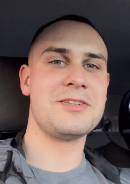 Я Саша, 24 років з Умани, шукаю знайомство для постійних стосунків