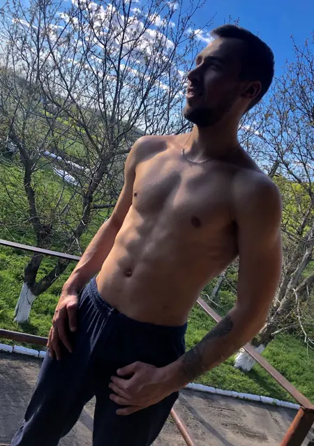Я Ярослав, 26, из Ровно, ищу знакомства на одну ночь