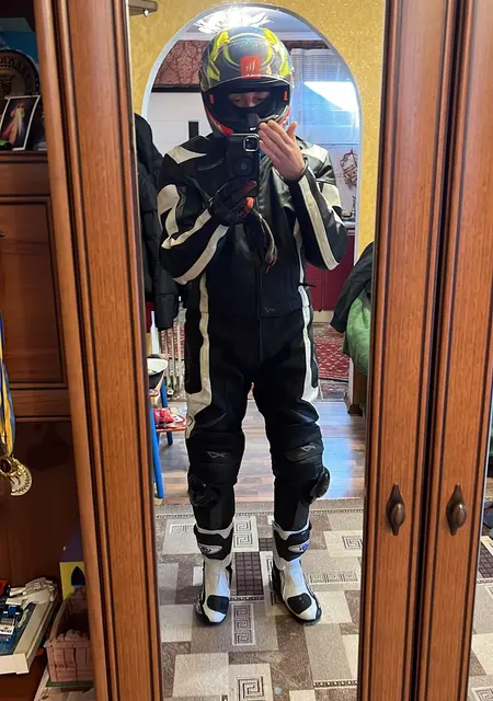 Миша з Мукачева, шукаю на сайті знайомства без зобов'язань