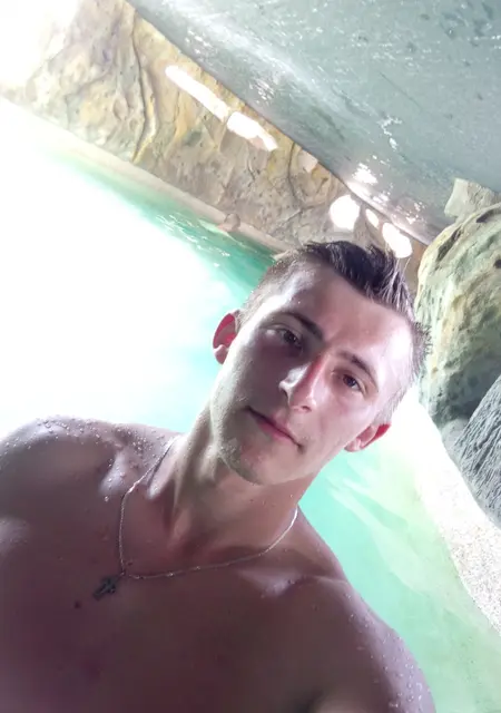 Я Сергій, 24, из Острога, ищу знакомство для дружбы
