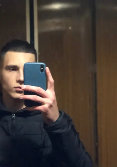 Я Артем, 18 років, знайомлюсь на одну ніч у Кривому Розі