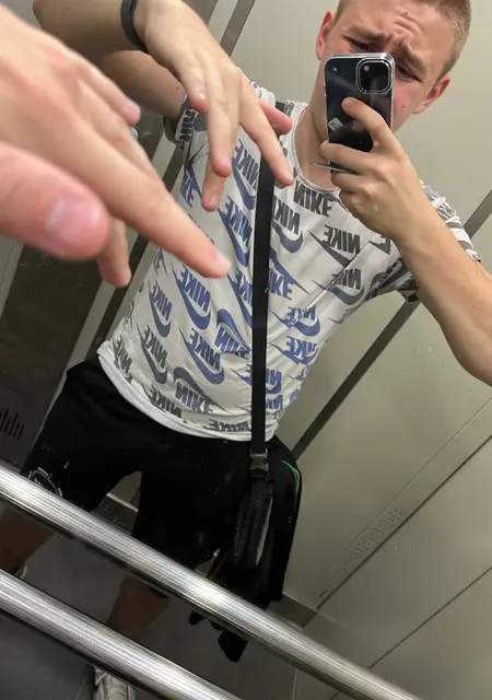 Стас из Ивано-Франковска, мне 23, познакомлюсь на одну ночь