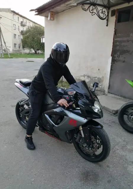 Артур з Луганська, мені 30 років, познайомлюсь без зобов'язань