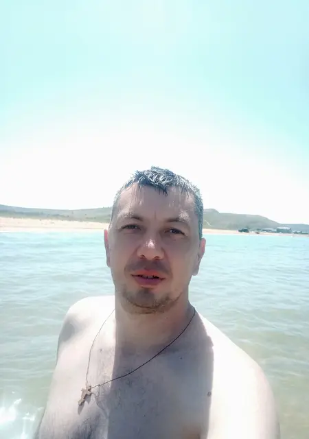 Я Александр, 41, из Горностаевки, ищу знакомства без обязательств