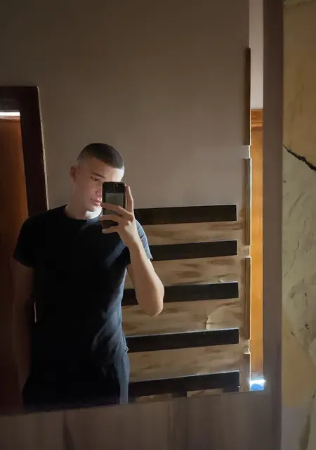 Я Іван, 20, из Борислава, ищу знакомства на одну ночь