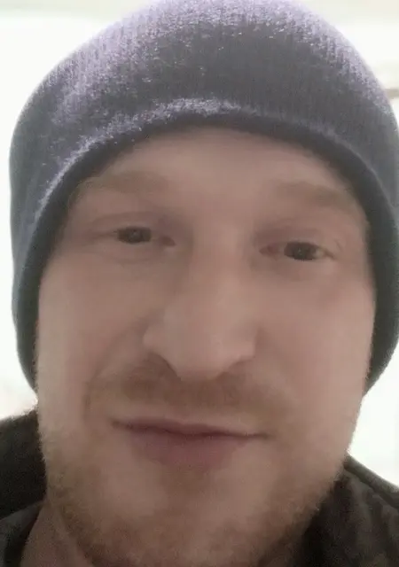 Юрий из Славянска, мне 33, познакомлюсь для приятного времяпровождения