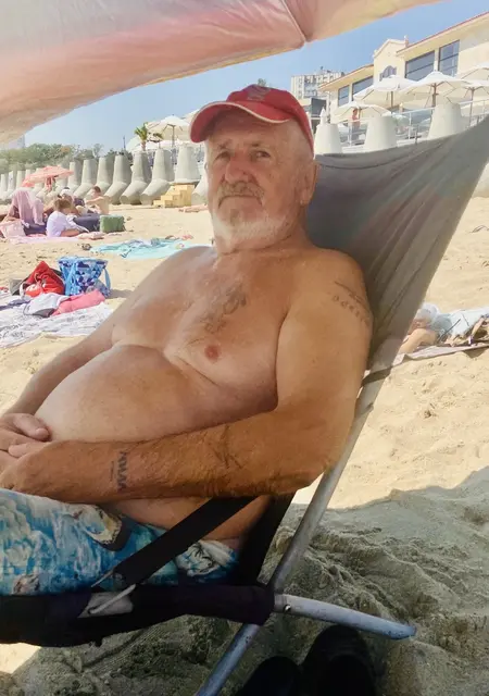 Виктор из Киева, ищу на сайте открытые отношения