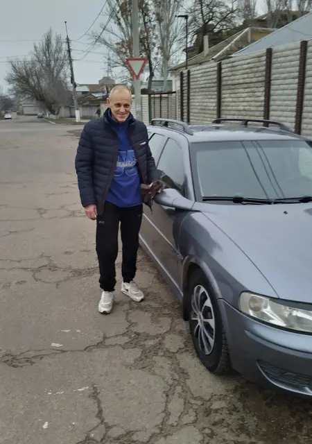 Я Віктор, 60, знакомлюсь без обязательств в Киеве