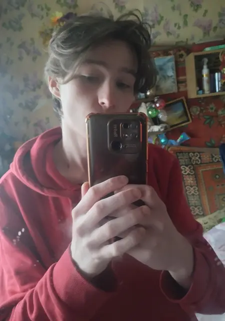 Я Влад, 18, из Витебска, ищу знакомства на одну ночь