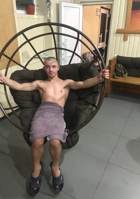 Михайло из Славянска, мне 23, познакомлюсь для вирта