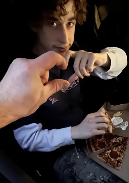 Thxsomch из Пятихаток, мне 23, познакомлюсь для общения