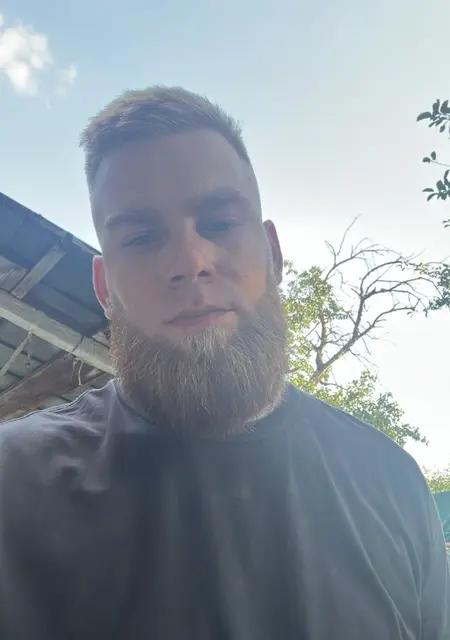 Максим з Павлограда, мені 24 років, познайомлюсь без зобов'язань