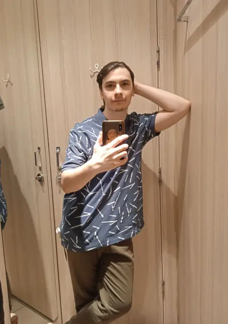 Я Артём, 19, из Харькова, ищу знакомства на одну ночь