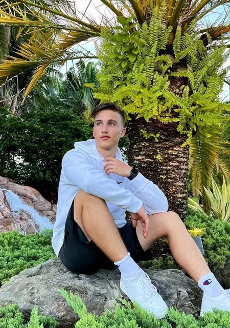 Макс из Глухівших, ищу на сайте знакомства на одну ночь