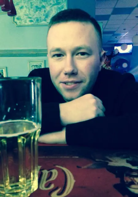 Антон из Луганска, мне 25, познакомлюсь для приятного времяпровождения