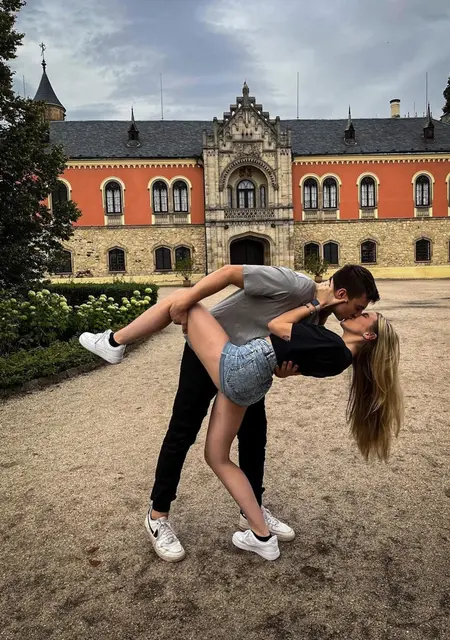 Я Tajné, 20, знакомлюсь для открытые отношения в Праге