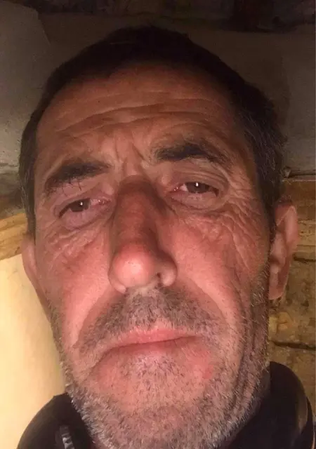 Я Hüsnü, 40, из Измира, ищу знакомства на одну ночь